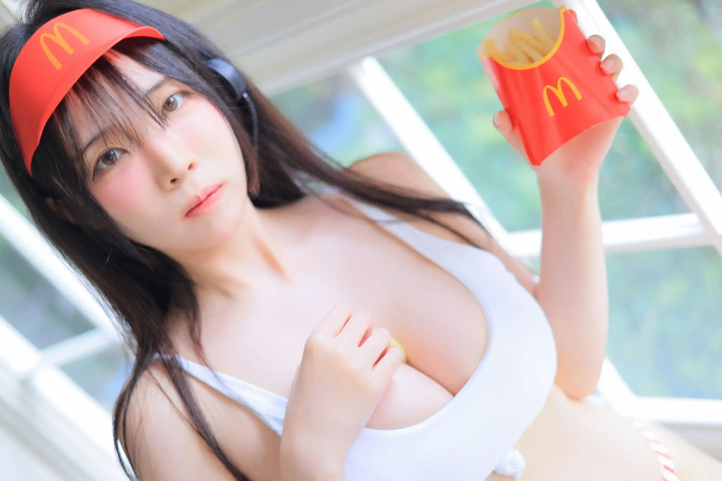 [Patreon] Rina – Sexy waiter