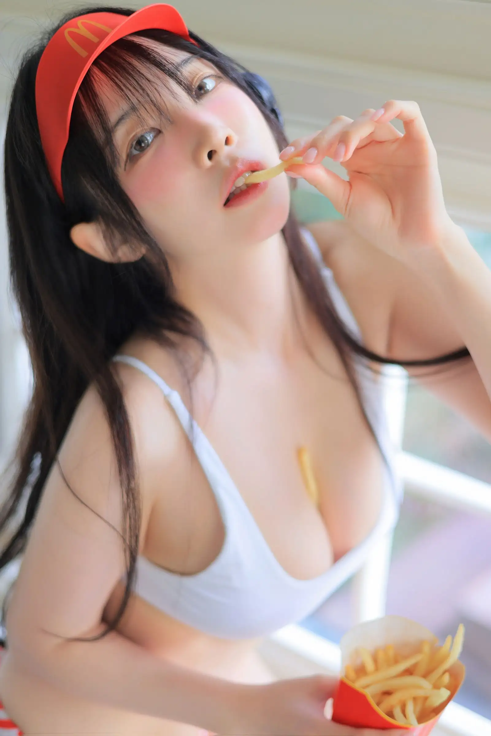 [Patreon] Rina – Sexy waiter