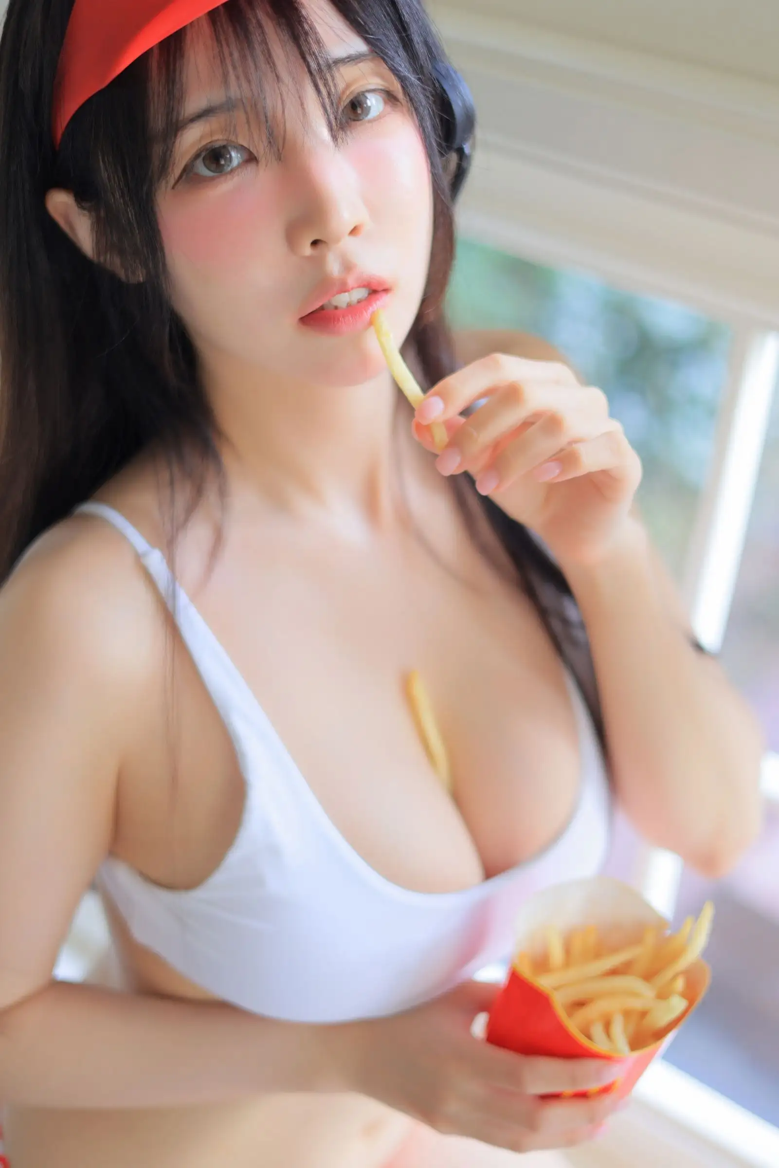 [Patreon] Rina – Sexy waiter