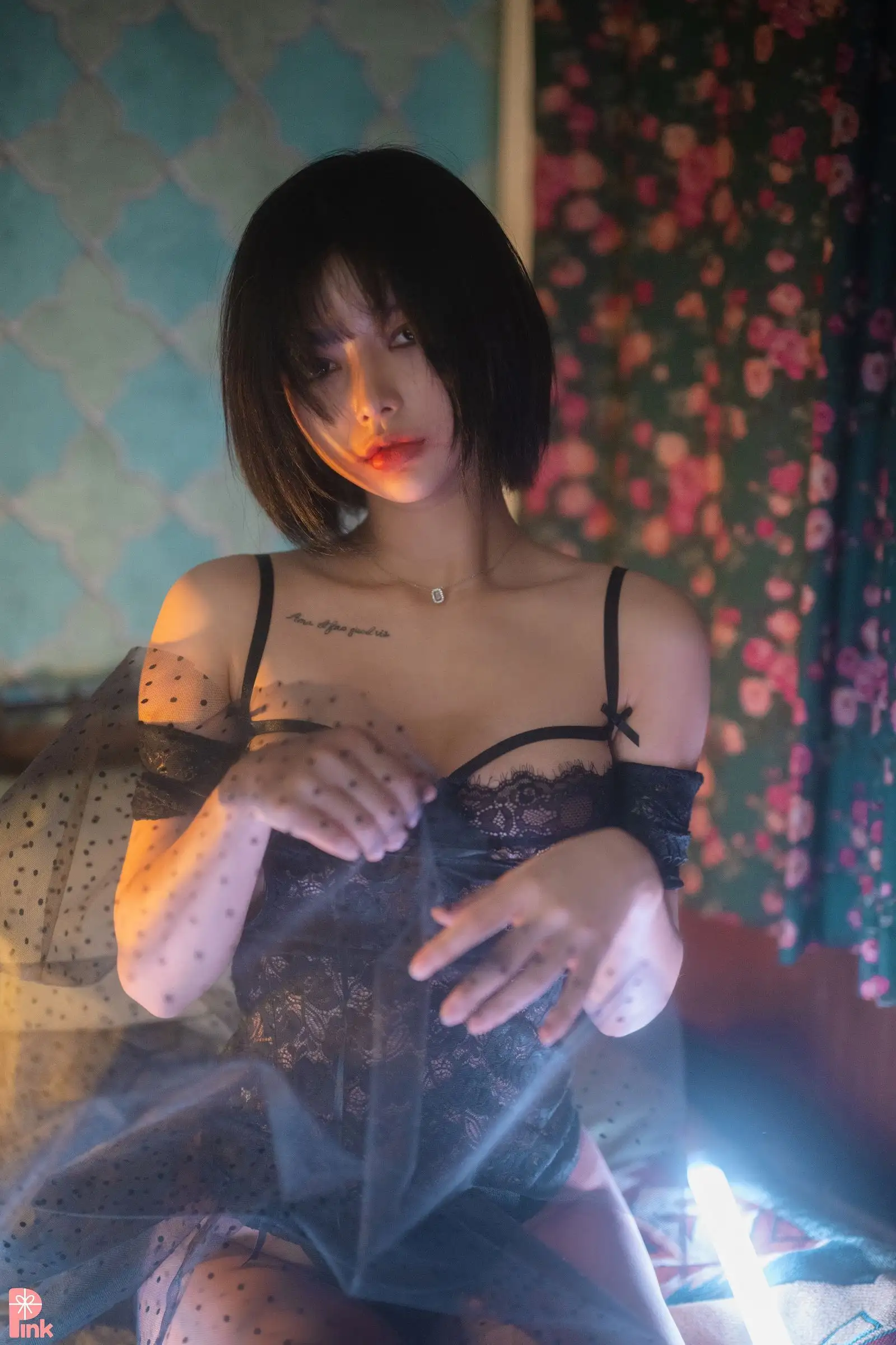 [PINK] U.Hwa – Mood Black 02