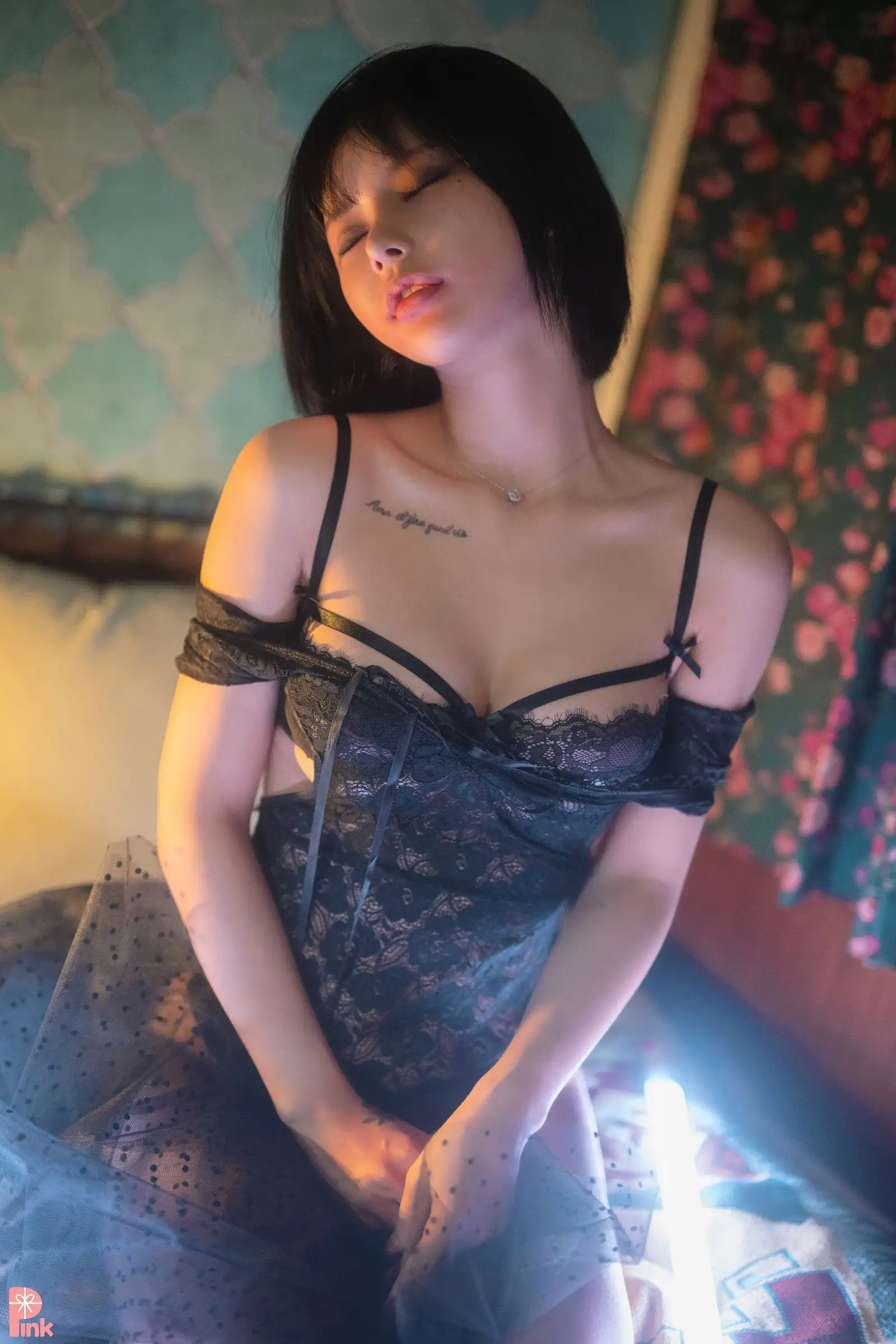 [PINK] U.Hwa – Mood Black 02