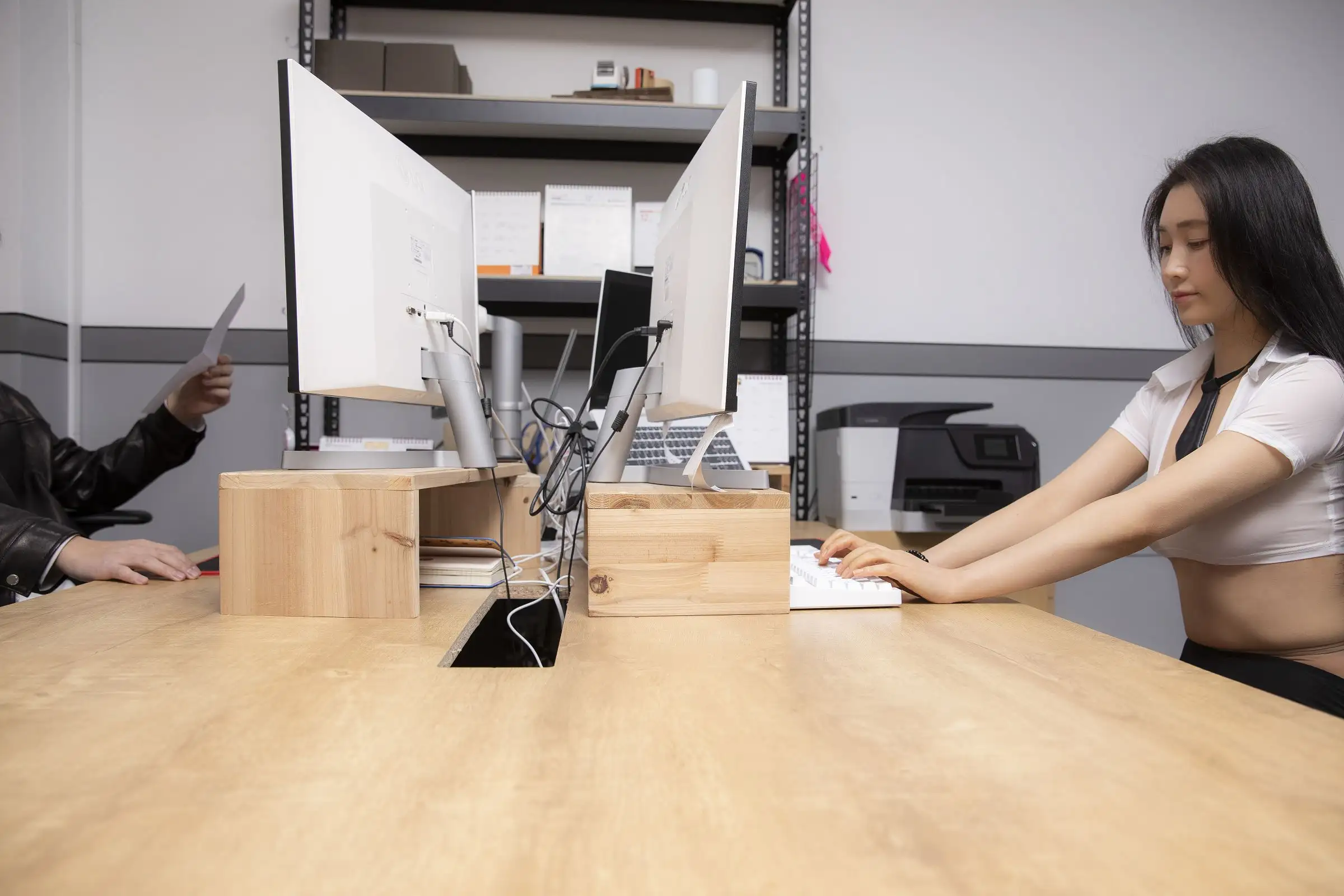 [BUNNY] Lee Ha Kim – A lady in the office S.4 Weakness